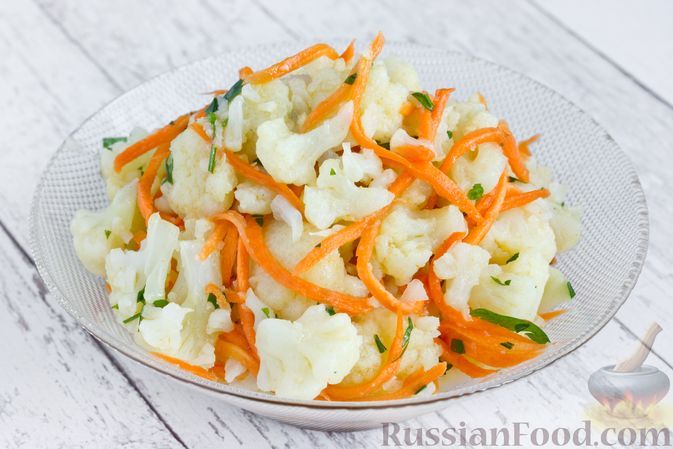 Фото к рецепту: Маринованная цветная капуста с морковью, по-корейски