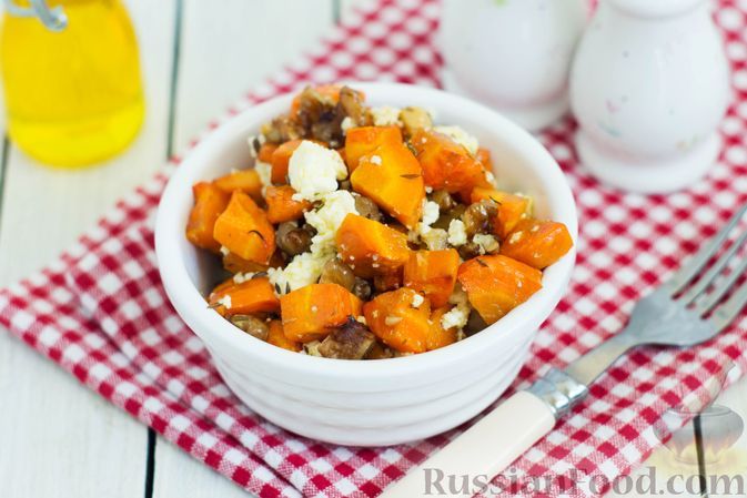 Фото к рецепту: Морковь, запечённая в духовке с грецкими орехами и пряностями