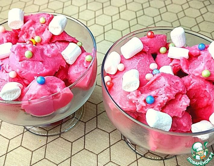 Рецепт: Розовое мороженое с маршмеллоу