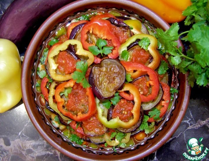 Рецепт: Салат из баклажанов и помидоров