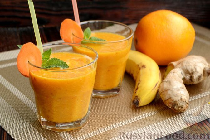 Фото к рецепту: Морковно-банановый смузи с апельсином, куркумой и имбирём