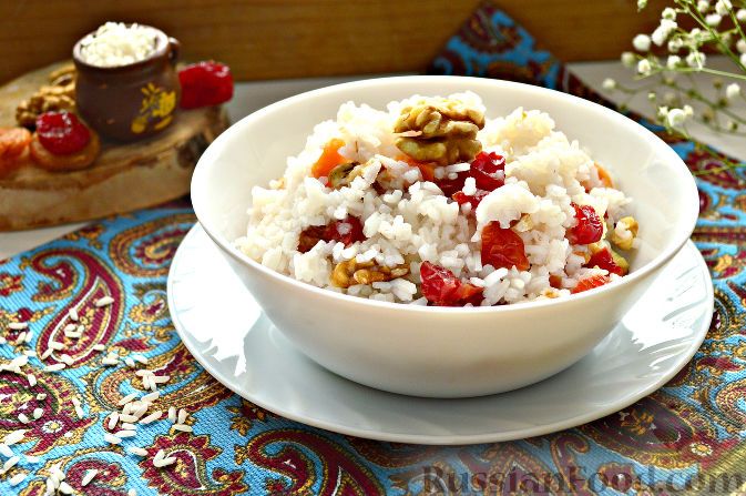 Фото к рецепту: Кутья из риса с орехами и сухофруктами