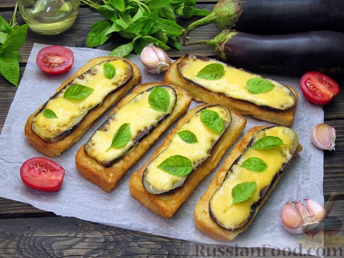 Фото к рецепту: Яичные гренки с баклажанами и сыром