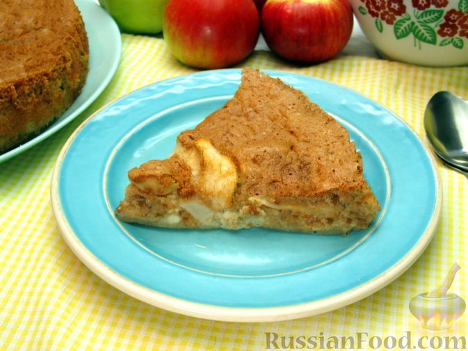 Фото к рецепту: Творожный пирог с яблоками и корицей