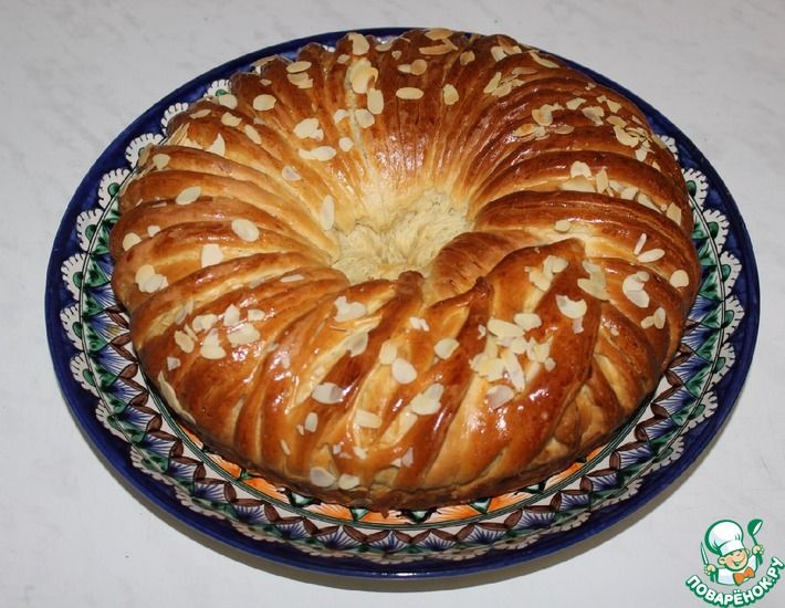 Рецепт: Пирог с вареной сгущенкой и орехами