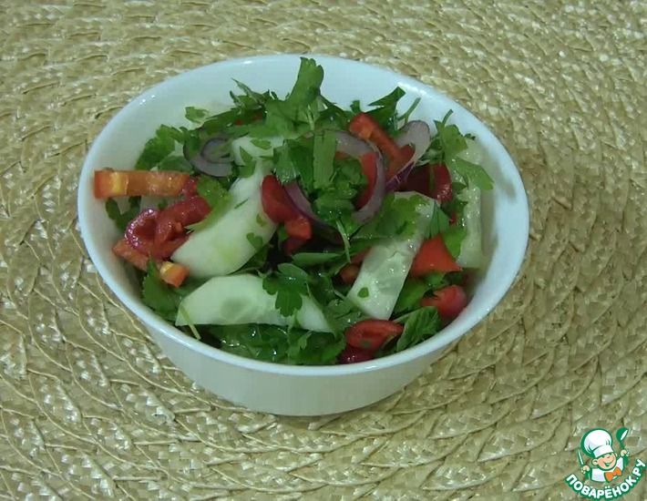 Рецепт: Салат с огурцами и петрушкой