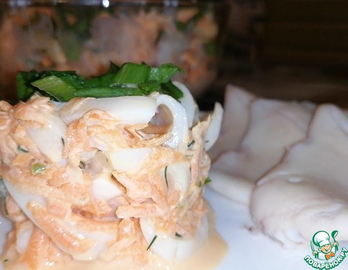 Рецепт: Салат с кальмарами и творожным сыром