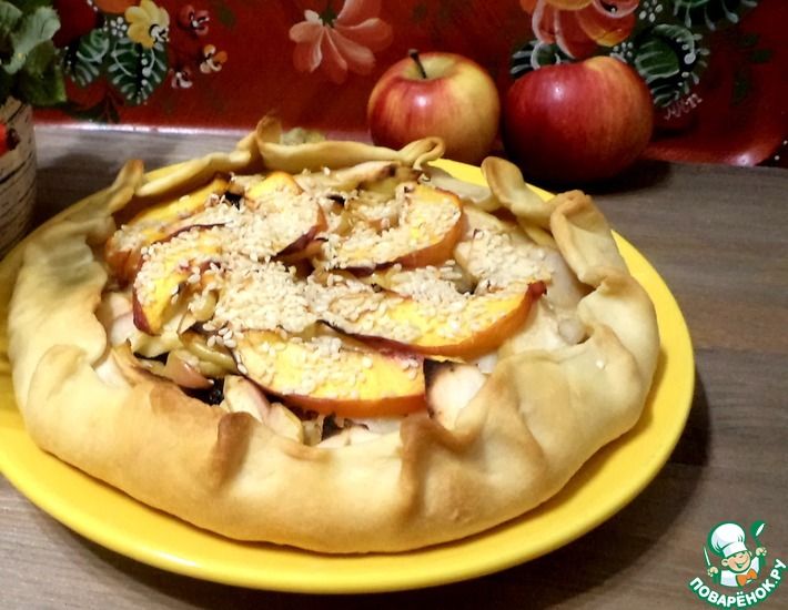 Рецепт: Галета с яблоками, нектаринами и изюмом
