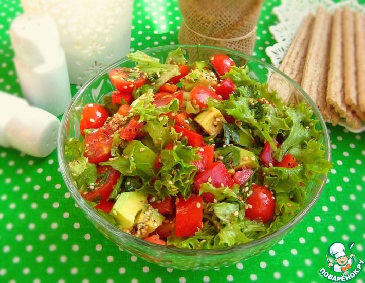 Рецепт: Овощной салат с авокадо и кунжутом