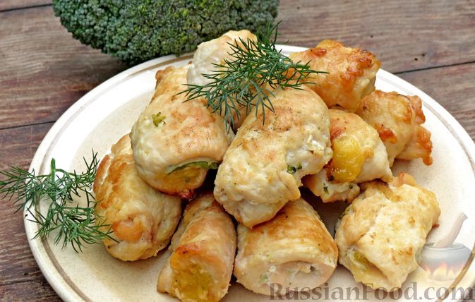 Фото к рецепту: Куриные рулеты с брокколи и сыром (в духовке)