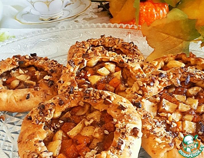 Рецепт: Открытые пирожки с тыквой и яблоком