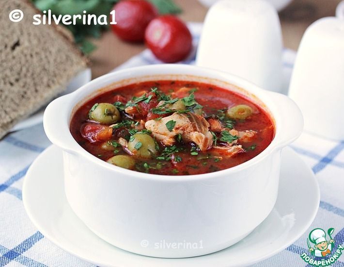 Рецепт: Томатный суп с рыбой и оливками