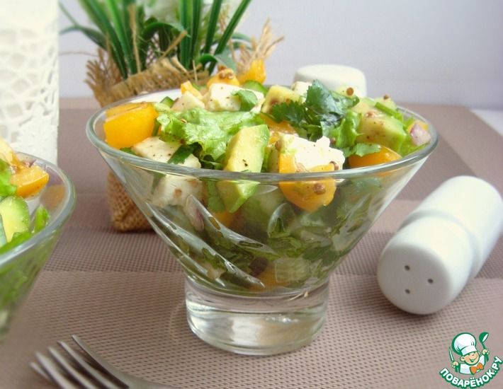 Рецепт: Овощной салат с авокадо и адыгейским сыром