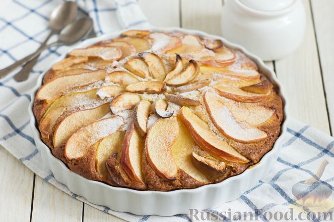 Фото к рецепту: Тыквенный пирог с айвой, яблоком и пряностями