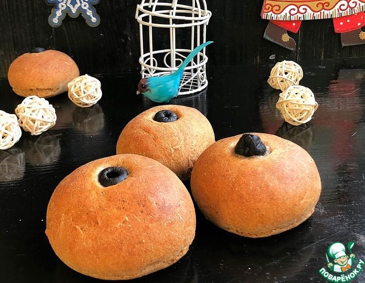 Рецепт: Сдобные булочки с зеленью и маслинами
