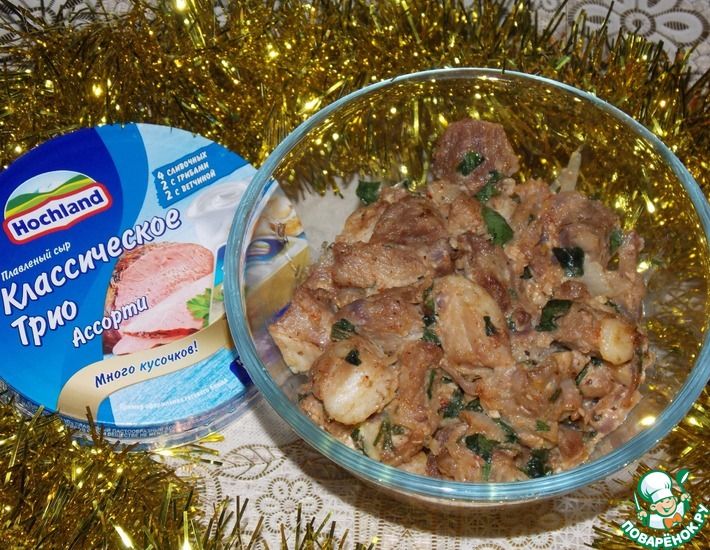 Рецепт: Свинина Праздничная с сыром и луком
