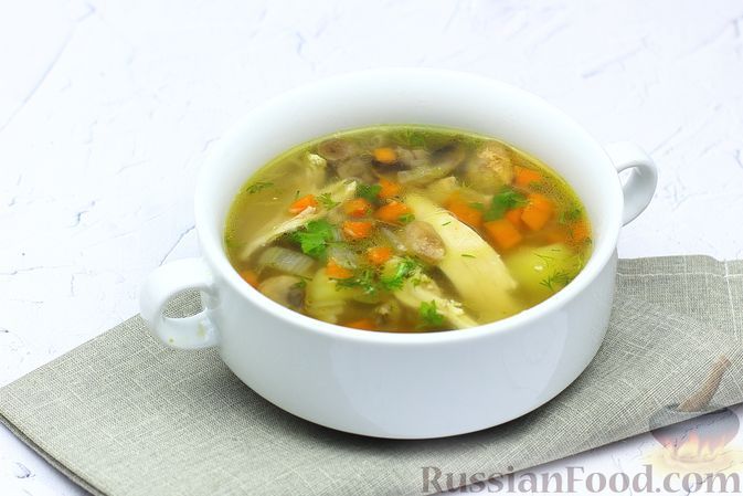 Фото к рецепту: Куриный суп с шампиньонами и макаронами