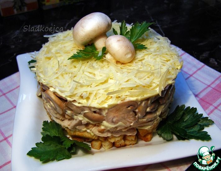 Рецепт: Салат с грибами и сухариками