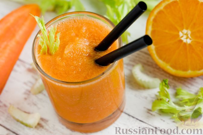 Фото к рецепту: Смузи из моркови и сельдерея, с апельсиновым соком и мёдом