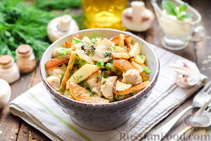 Фото к рецепту: Жареная картошка с грибами и курицей