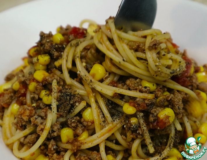 Рецепт: Спагетти с говяжьим фаршем и кукурузой