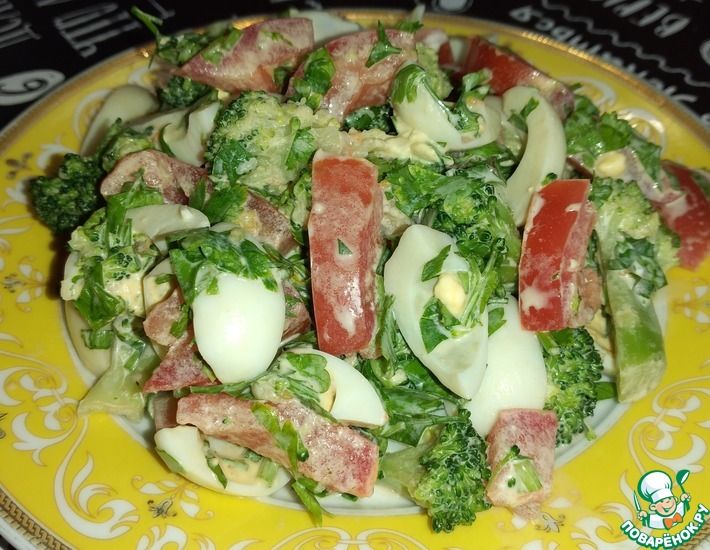Рецепт: Салат с брокколи и перепелиным яйцом