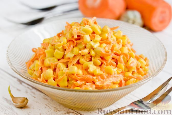 Фото к рецепту: Салат с кукурузой, морковью и чесноком
