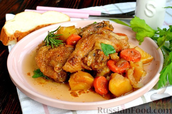 Фото к рецепту: Пряное рагу из утки с картофелем, морковью, сельдереем