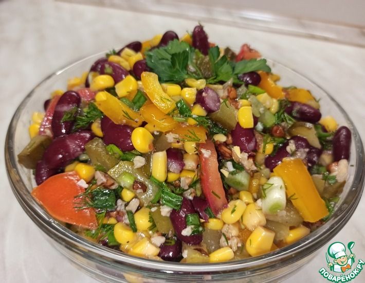 Рецепт: Салат овощной с солеными огурцами без майонеза