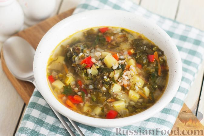 Фото к рецепту: Гречневый суп с овощами, щавелем и шпинатом
