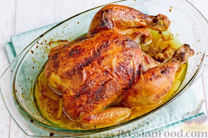 Фото к рецепту: Пряная курица в духовке, под медово-соевой глазурью