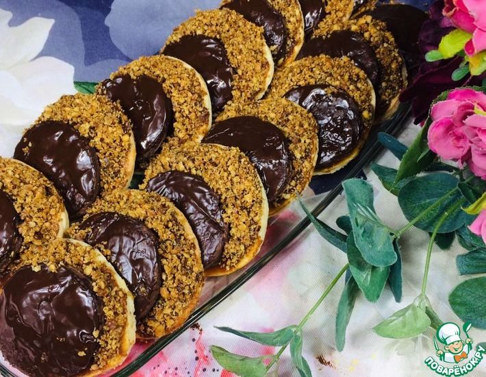 Рецепт: Шоколадно-ореховое песочное печенье со сгущенкой