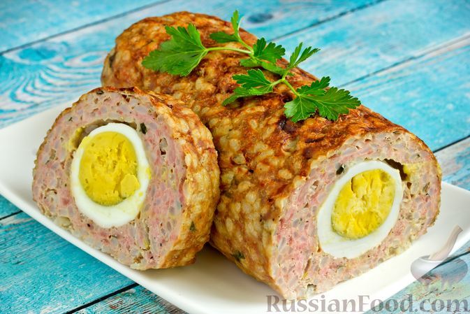 Фото к рецепту: Мясной рулет с рисом и яйцами