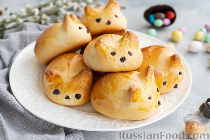 Фото к рецепту: Дрожжевые булочки "Кролики"