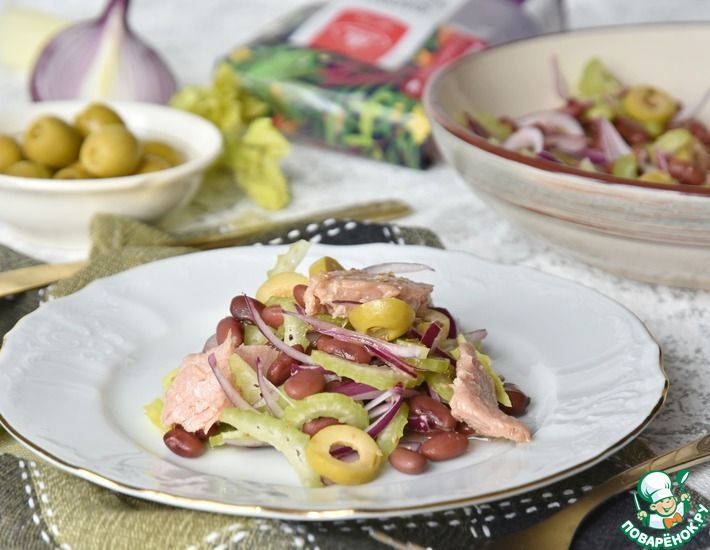 Рецепт: Постный салат с красной фасолью и тунцом
