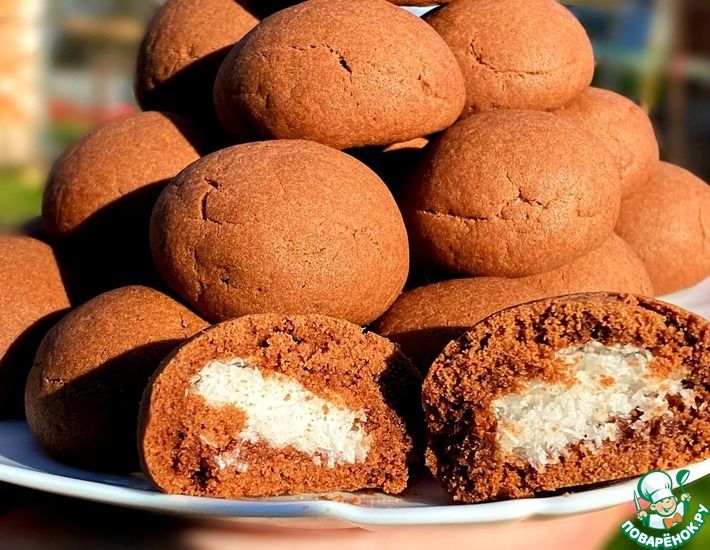 Рецепт: Шоколадное печенье с кокосовой начинкой