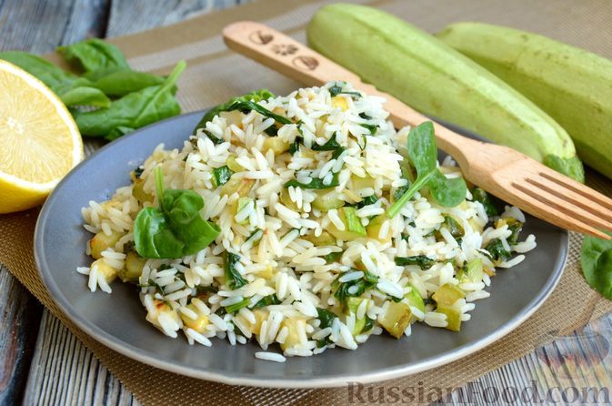 Фото к рецепту: Рис с кабачками и шпинатом