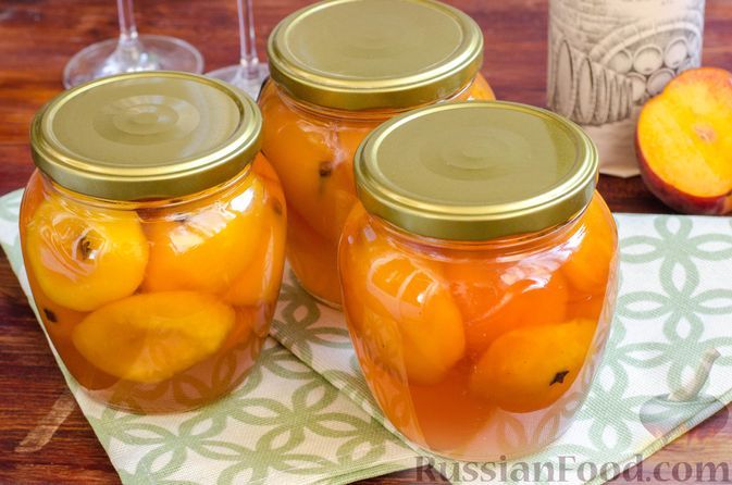 Фото к рецепту: Персики в пряном винном сиропе (на зиму)