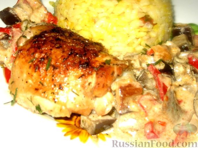 Фото к рецепту: Курица в баклажанном соусе