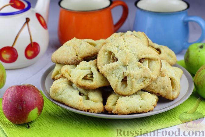 Фото к рецепту: Творожное печенье с яблоками, орехами и корицей
