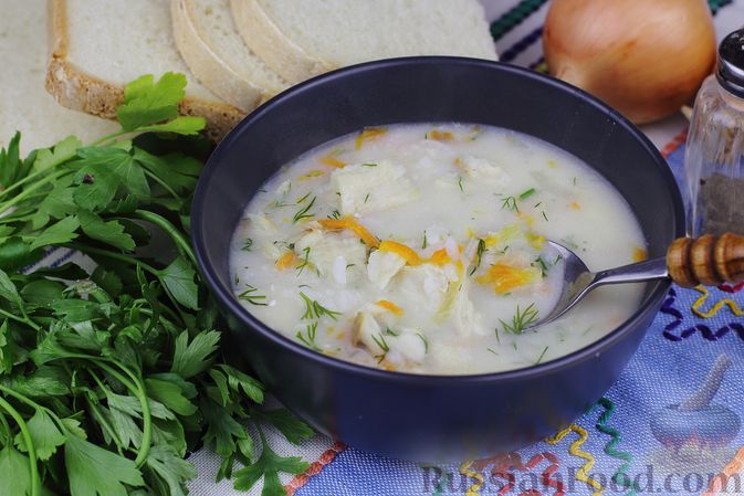Фото к рецепту: Рыбный суп с плавленым сыром и рисом