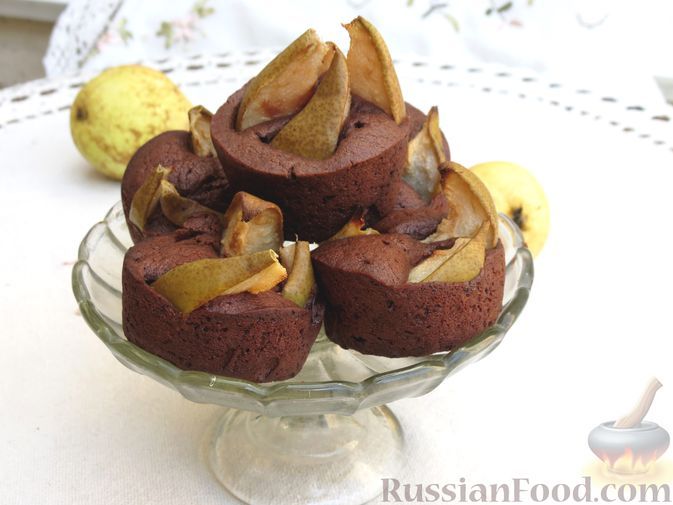 Фото к рецепту: Шоколадные кексы с грушами