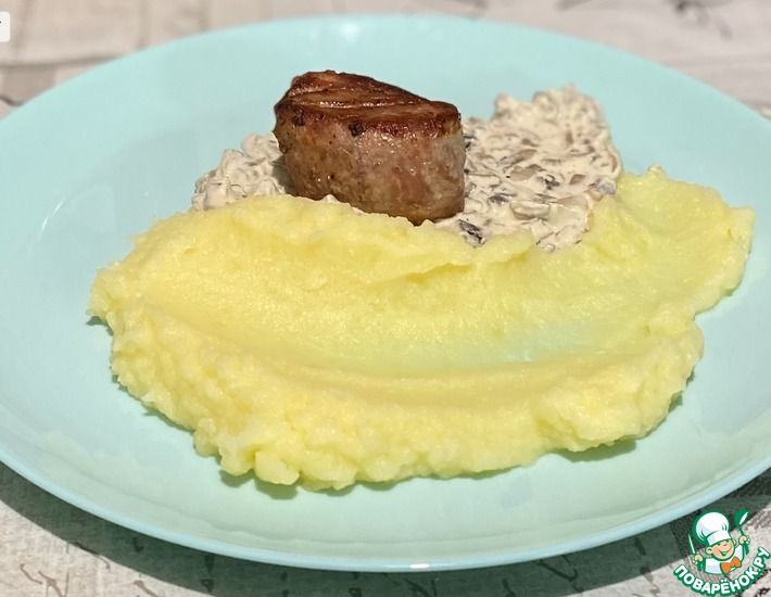 Рецепт: Филе миньон-нежнейший стейк под сливочно-грибным соусом