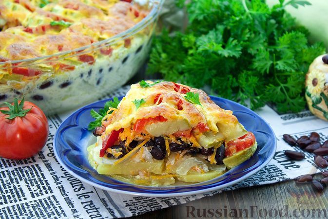 Фото к рецепту: Картофельная запеканка с фасолью, кабачком и помидорами