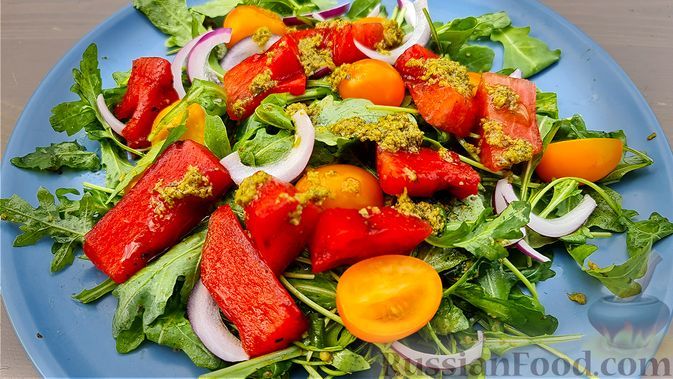Фото к рецепту: Салат с арбузом гриль и помидорами
