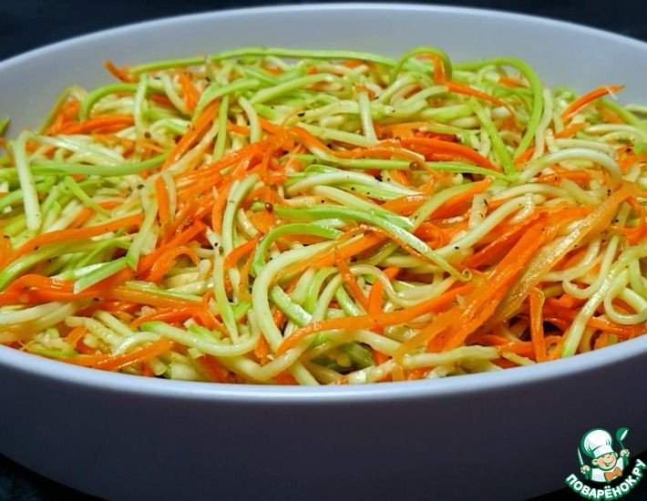 Рецепт: Салат из молодого кабачка с морковью