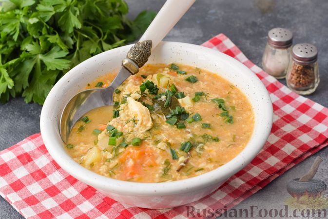 Фото к рецепту: Суп с килькой в томатном соусе, пшеном и яйцами