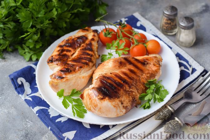 Фото к рецепту: Жареное куриное филе в пикантном маринаде (на сковороде-гриль)