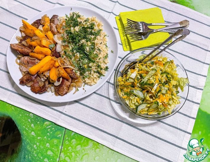 Рецепт: Жаркое из тыквы с мясом, булгур на гарнир и овощной салат