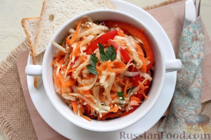 Фото к рецепту: Салат из редьки, моркови и перца